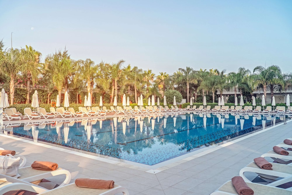 Royal Taj Mahal - All Inclusive — Pool in Side