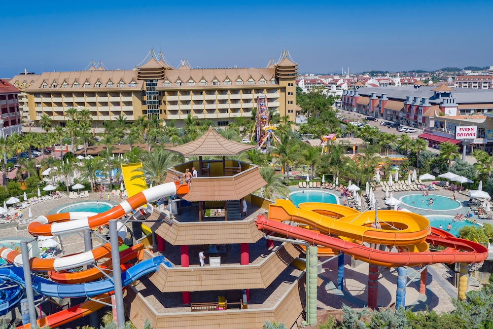 Royal Taj Mahal - All Inclusive — Pool in Side
