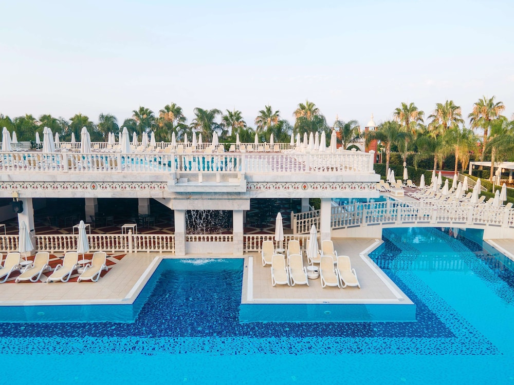 Royal Taj Mahal - All Inclusive — Pool in Side