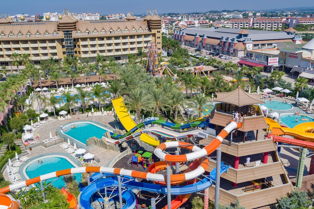 Royal Taj Mahal - All Inclusive — Pool in Side