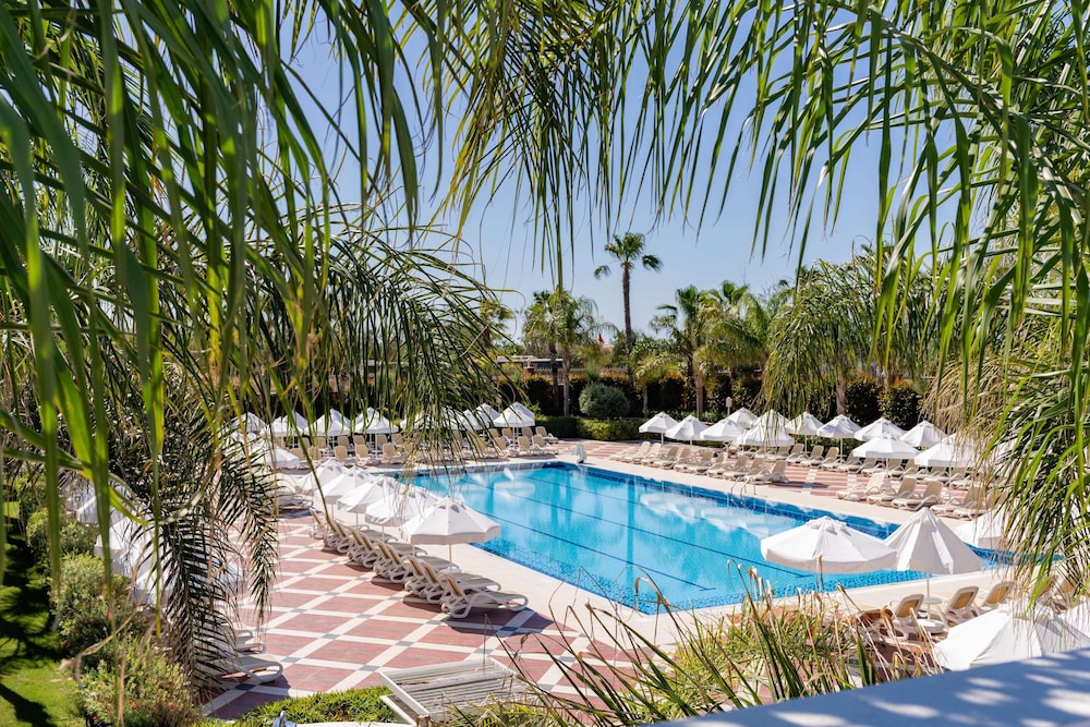 Royal Taj Mahal - All Inclusive — Pool in Side