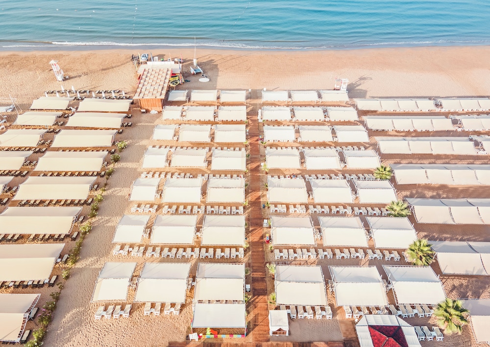 Royal Taj Mahal - All Inclusive — Outdoor in Side