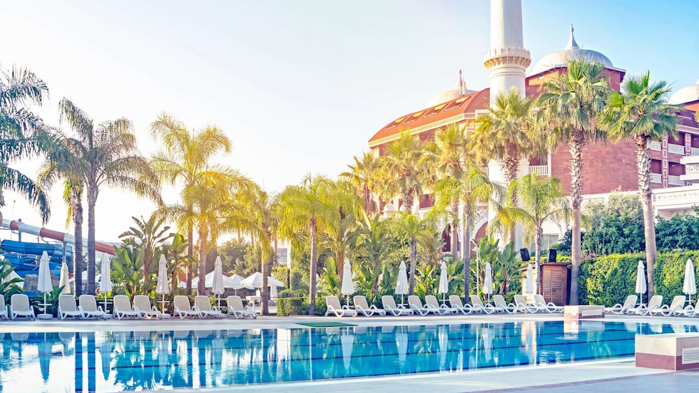Royal Taj Mahal - All Inclusive — Pool in Side