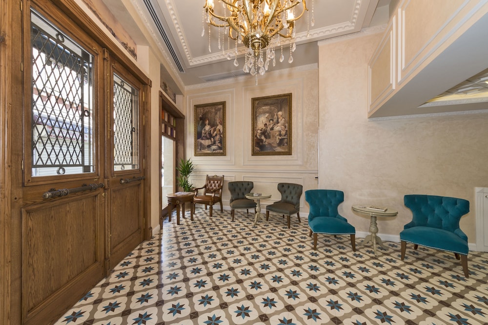 Ada Karakoy Hotel - Special Class — Hotel building in Istanbul, Istanbul