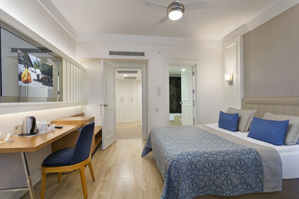 Limak Atlantis De Luxe Hotel & Resort - All Inclusive — Hotel rooms in Belek