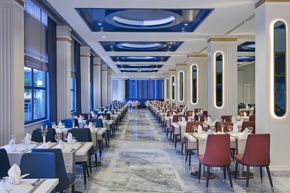 Limak Atlantis De Luxe Hotel & Resort - All Inclusive — Restaurant & bars in Belek