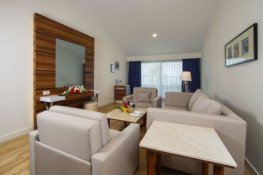 Limak Atlantis De Luxe Hotel & Resort - All Inclusive — Hotel rooms in Belek