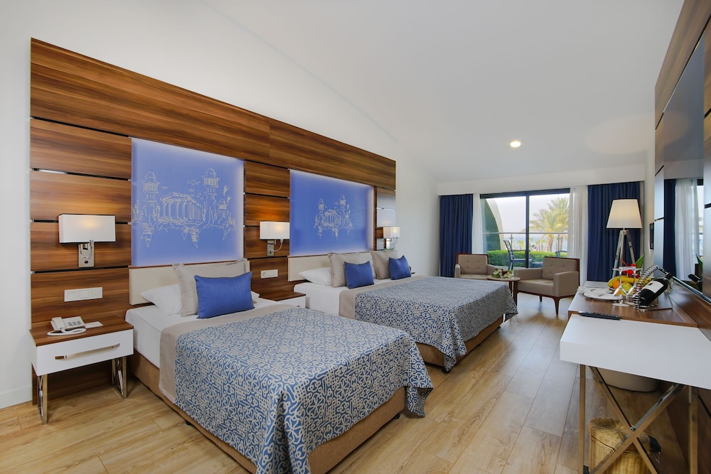 Limak Atlantis De Luxe Hotel & Resort - All Inclusive — Rooms in Belek