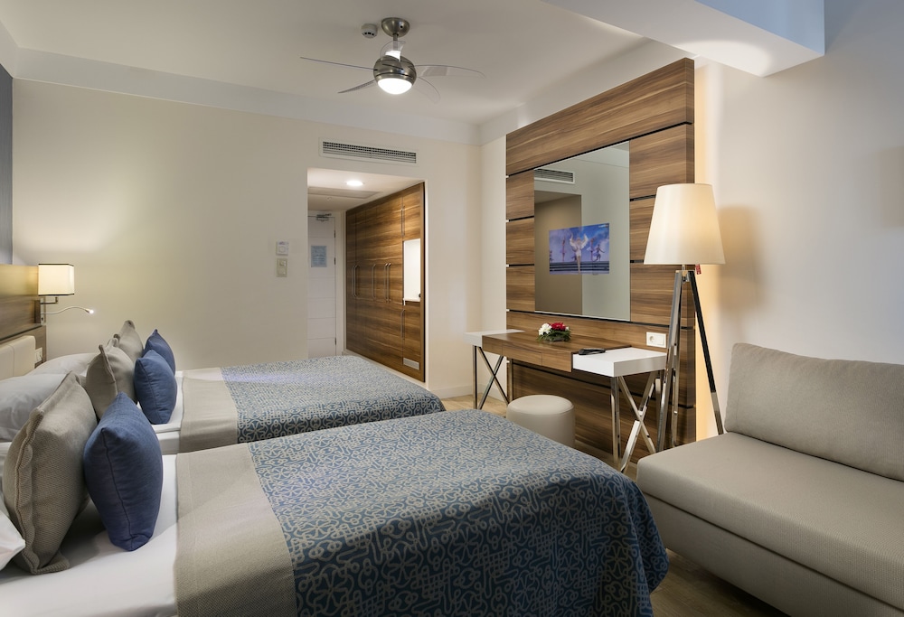 Limak Atlantis De Luxe Hotel & Resort - All Inclusive — Rooms in Belek