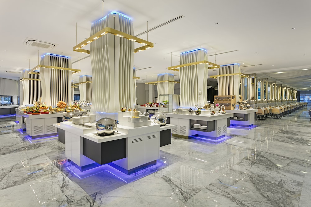 Limak Atlantis De Luxe Hotel & Resort - All Inclusive — Restaurant & bars in Belek