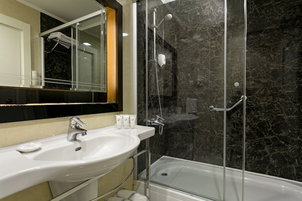 Limak Atlantis De Luxe Hotel & Resort - All Inclusive — Hotel rooms in Belek