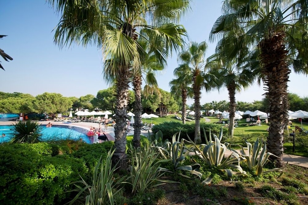Limak Atlantis De Luxe Hotel & Resort - All Inclusive — Swimming pool in Belek