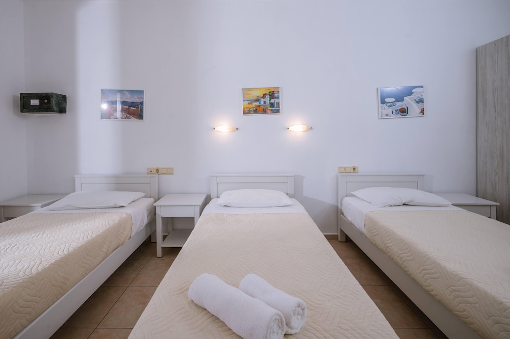 Dionysos Apartments and Studios — Hotel rooms in Stalida