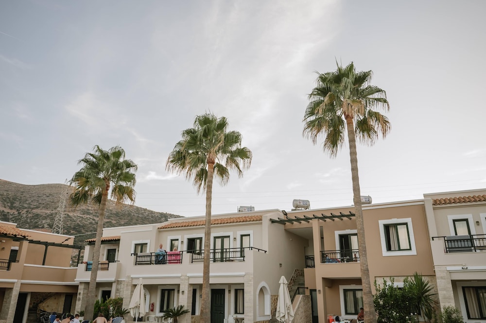 Dionysos Apartments and Studios — Hotel building in Stalida