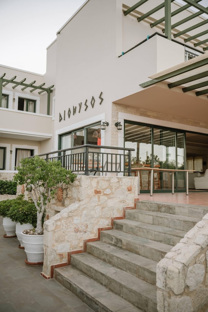 Dionysos Apartments and Studios — Hotel building in Stalida