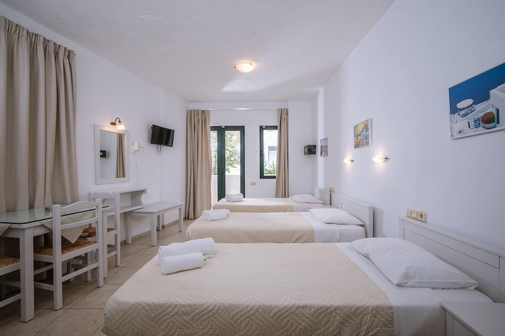 Dionysos Apartments and Studios — Hotel rooms in Stalida