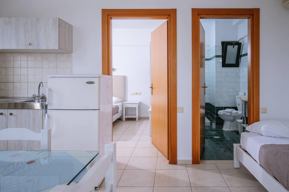 Dionysos Apartments and Studios — Hotel rooms in Stalida