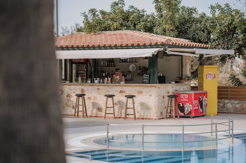 Dionysos Apartments and Studios — Restaurant & bars in Stalida