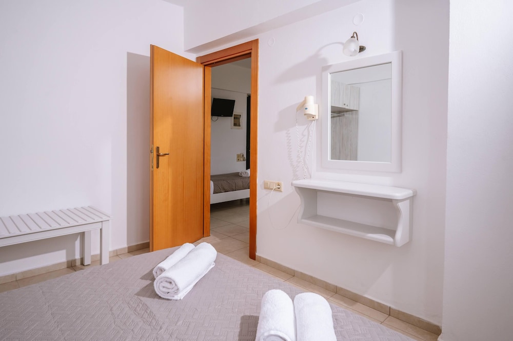 Dionysos Apartments and Studios — Hotel rooms in Stalida