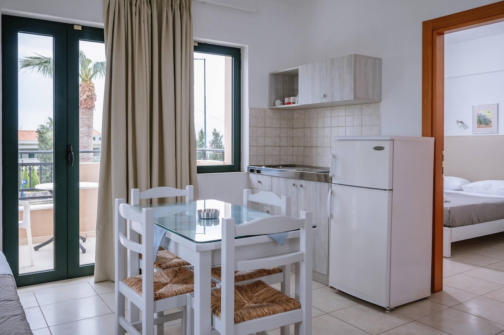 Dionysos Apartments and Studios — Hotel rooms in Stalida