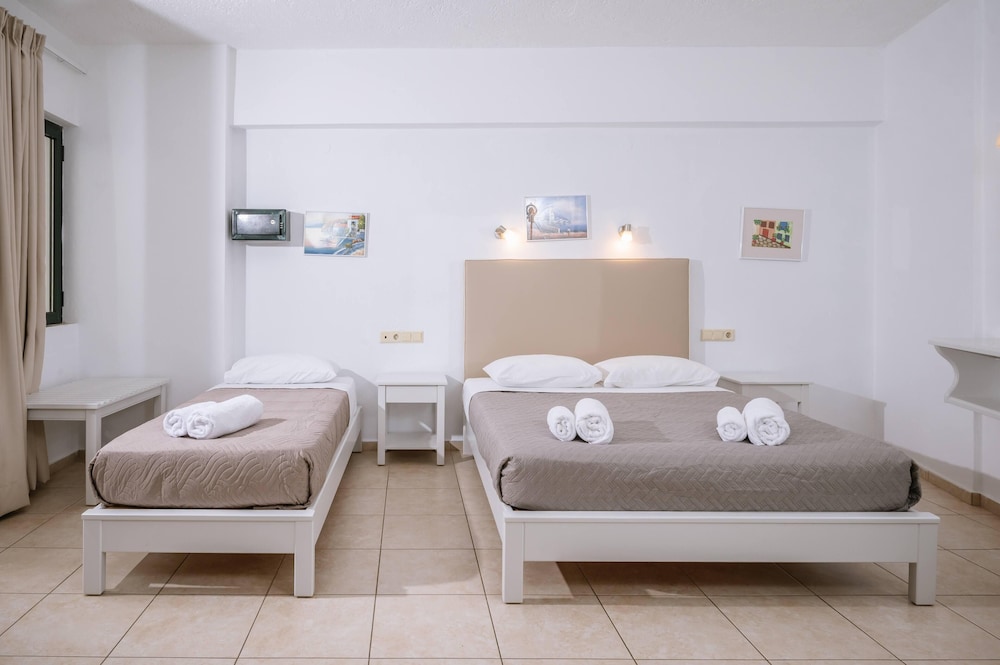 Dionysos Apartments and Studios — Hotel rooms in Stalida