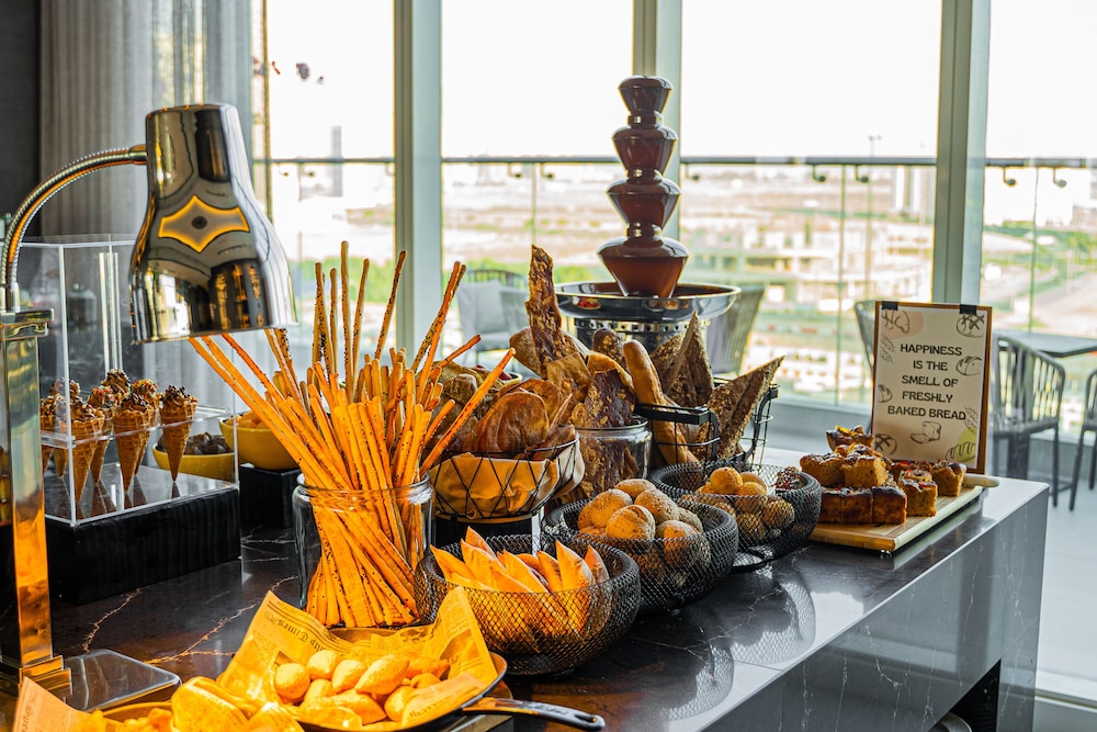 Mövenpick Hotel Jumeirah Village Triangle — Restaurant & bars in Dubai