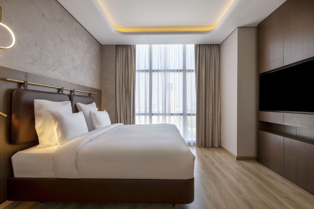 Mövenpick Hotel Jumeirah Village Triangle — Hotel rooms in Dubai