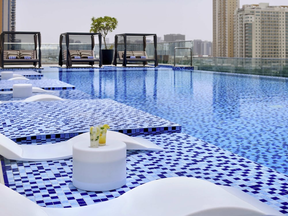 Mövenpick Hotel Jumeirah Village Triangle — Swimming pool in Dubai