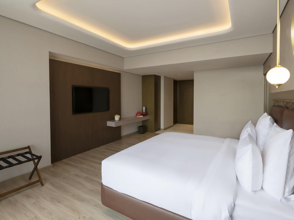 Mövenpick Hotel Jumeirah Village Triangle — Hotel rooms in Dubai