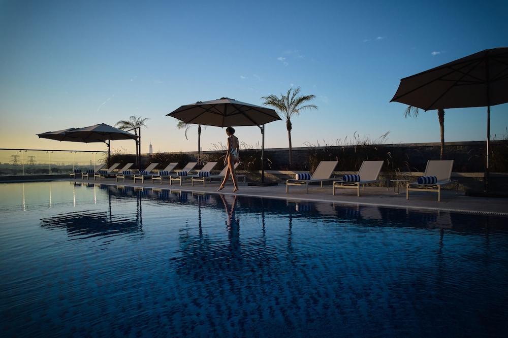 Mövenpick Hotel Jumeirah Village Triangle — Swimming pool in Dubai