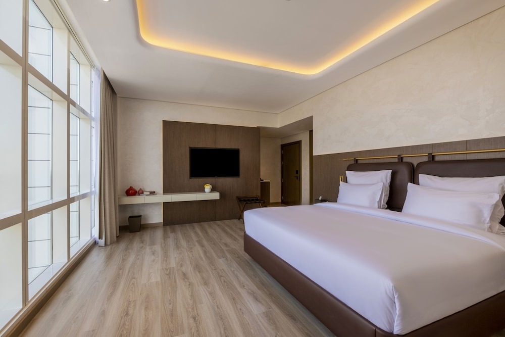 Mövenpick Hotel Jumeirah Village Triangle — Hotel rooms in Dubai