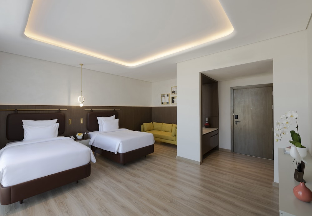 Mövenpick Hotel Jumeirah Village Triangle — Hotel rooms in Dubai