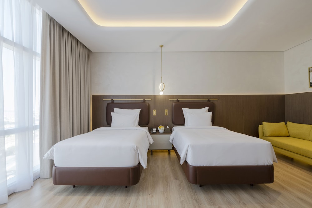 Mövenpick Hotel Jumeirah Village Triangle — Hotel rooms in Dubai