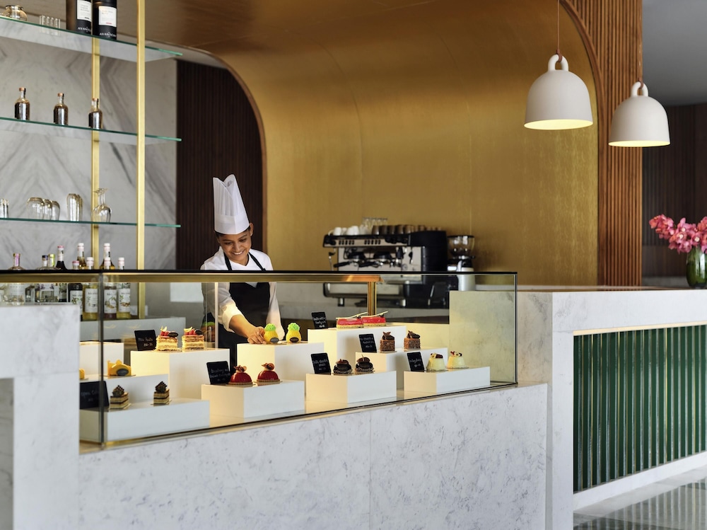 Mövenpick Hotel Jumeirah Village Triangle — Restaurant & bars in Dubai