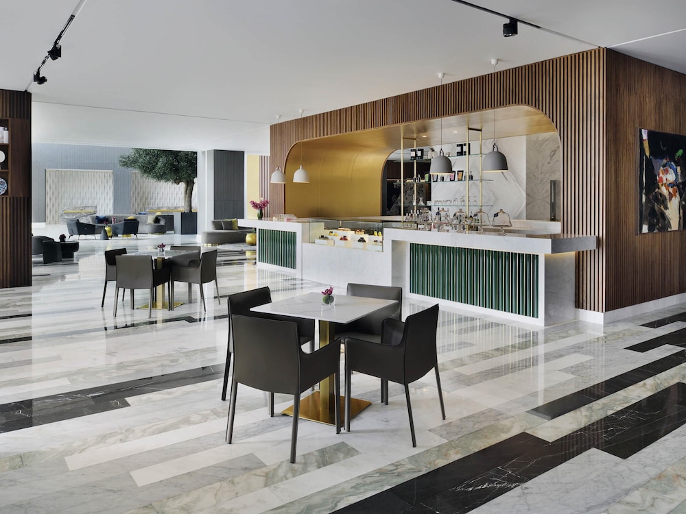 Mövenpick Hotel Jumeirah Village Triangle — Restaurant & bars in Dubai