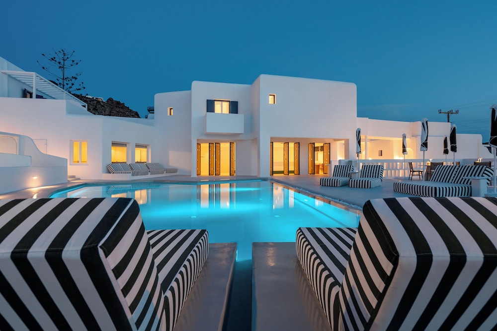 Croco Mykonos — Swimming pool in Tourlos, South Aegean