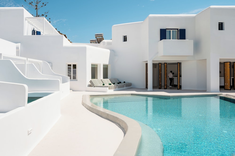 Croco Mykonos — Swimming pool in Tourlos, South Aegean
