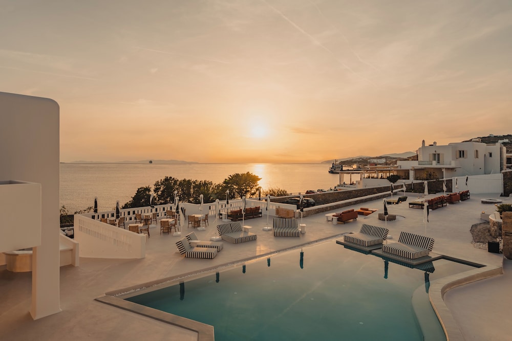 Croco Mykonos — Swimming pool in Tourlos, South Aegean