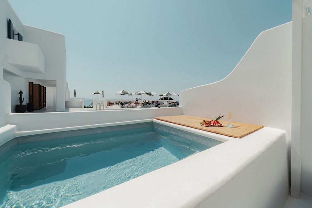 Croco Mykonos — Swimming pool in Tourlos, South Aegean