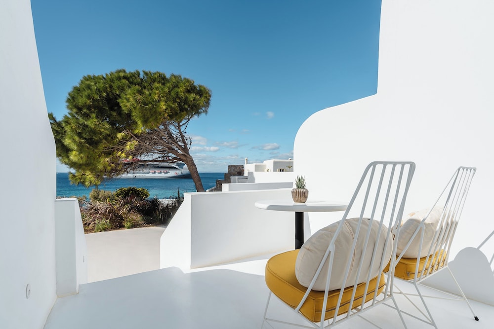 Croco Mykonos — Beach in Tourlos, South Aegean