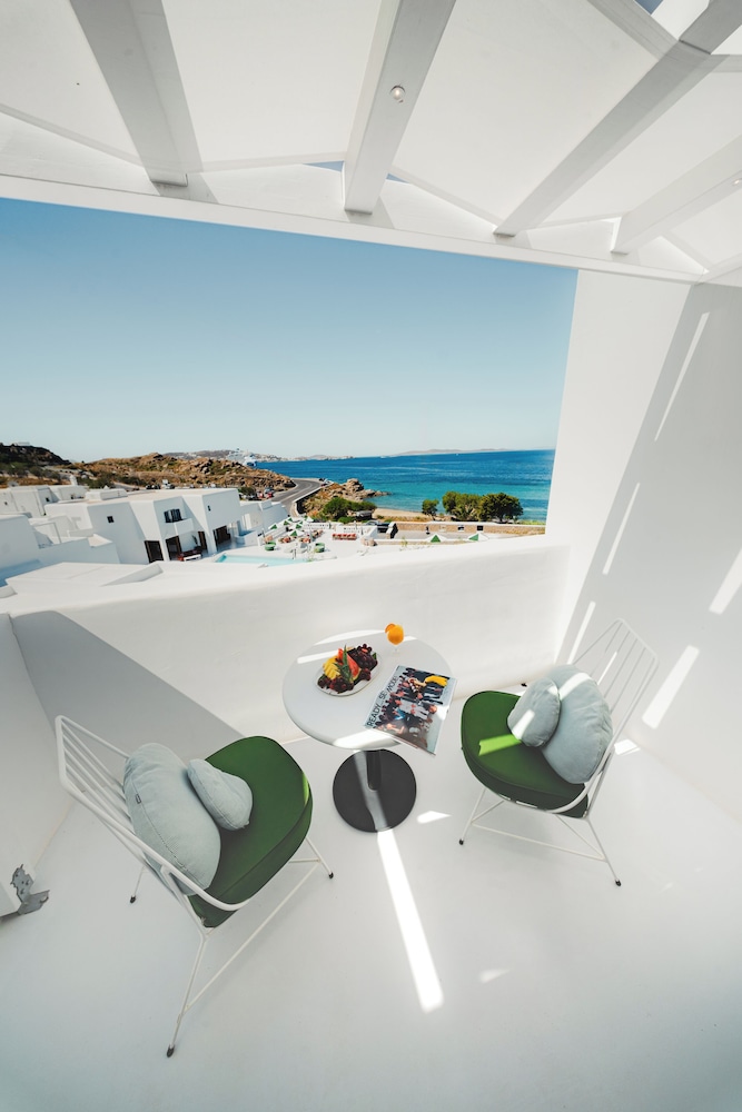 Croco Mykonos — Hotel building in Tourlos, South Aegean