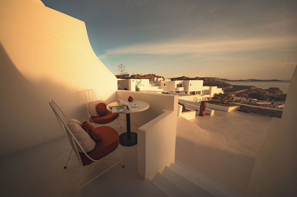 Croco Mykonos — Hotel building in Tourlos, South Aegean