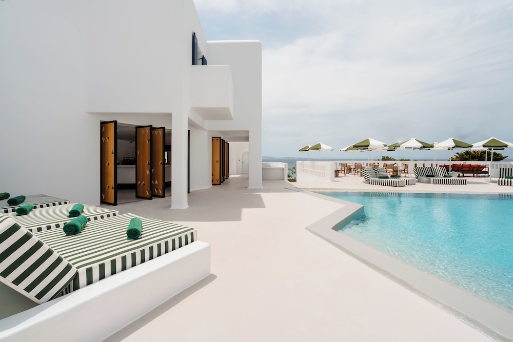 Croco Mykonos — Swimming pool in Tourlos, South Aegean