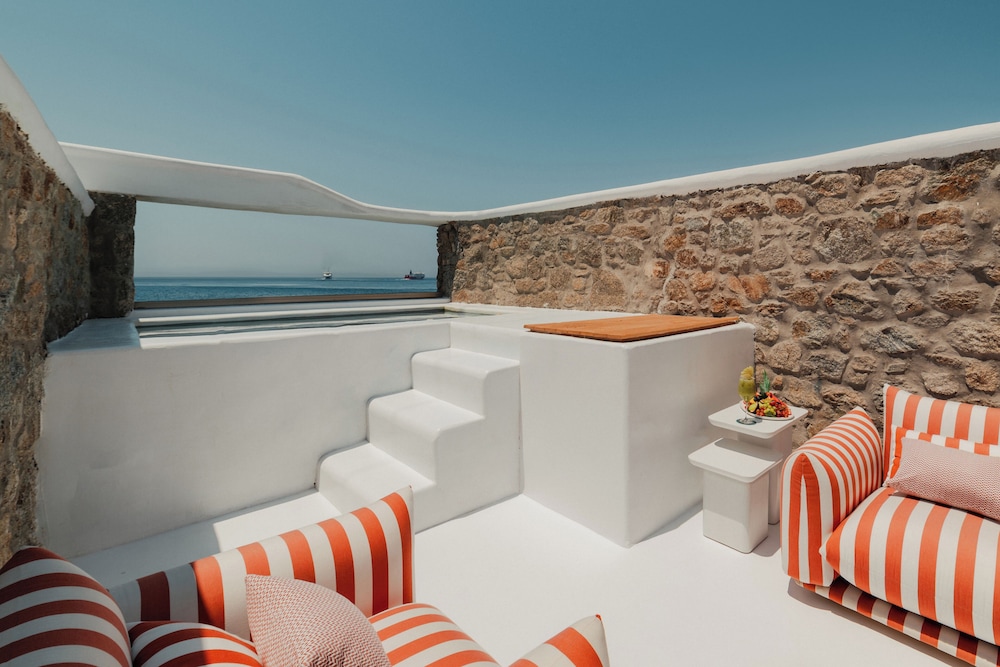 Croco Mykonos — Swimming pool in Tourlos, South Aegean