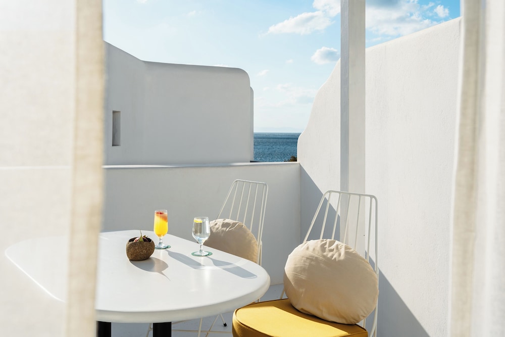 Croco Mykonos — Hotel building in Tourlos, South Aegean