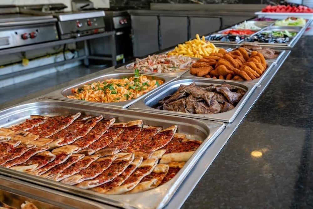 Palmeras Beach Hotel — Restaurant & bars in Alanya