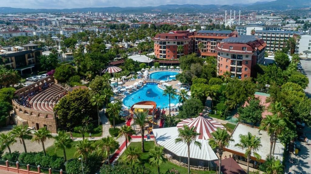 Palmeras Beach Hotel — Main photo in Alanya