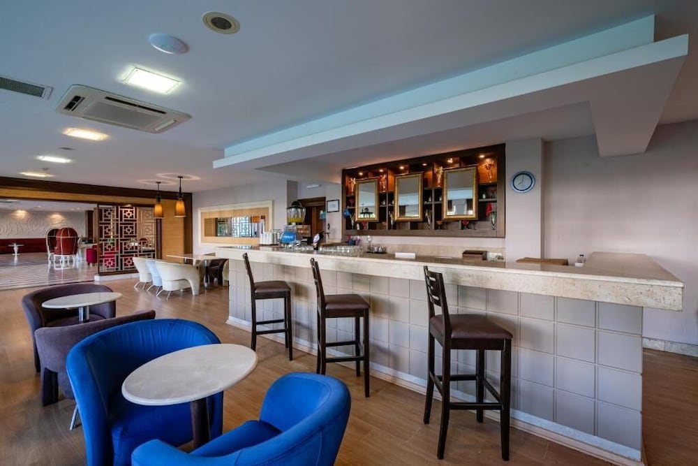 Palmeras Beach Hotel — Restaurant & bars in Alanya