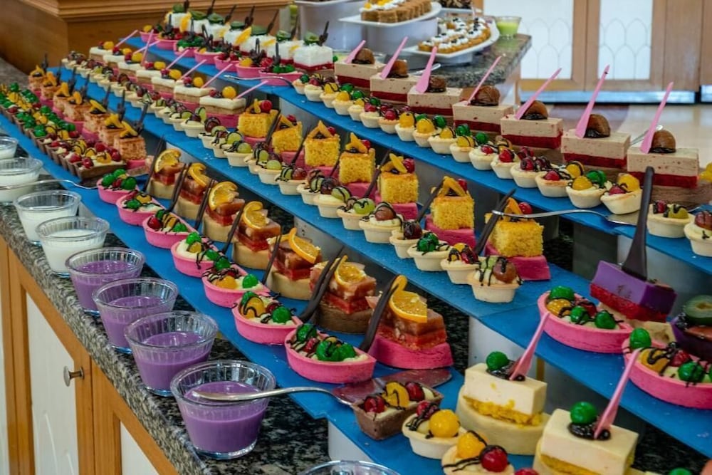 Palmeras Beach Hotel — Restaurant & bars in Alanya