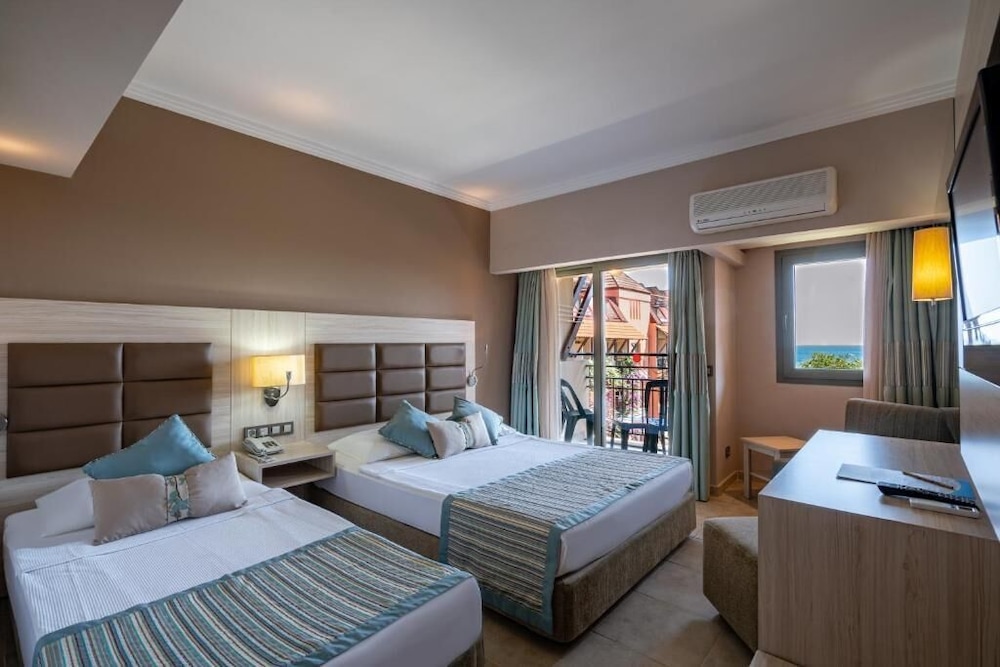Palmeras Beach Hotel — Hotel rooms in Alanya